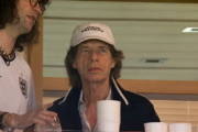 Mick Jagger quebra ‘maldição’ em Copas com vitória da Inglaterra | veja Retrospecto