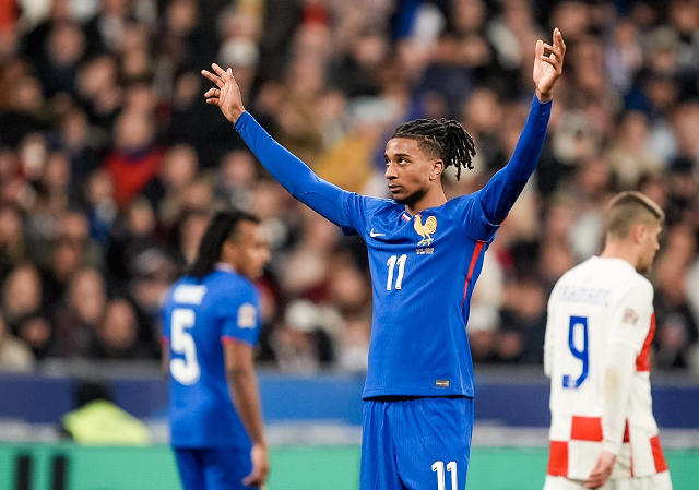 França avalia pedir à Fifa anulação de cartão amarelo recebido por Olise