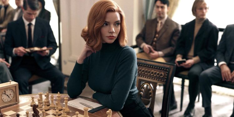 Cena da minissérie O Gambito da Rainha (The Queen’s Gambit) (2020) – Fonte: Netflix / Flitcraft Ltd; Wonderful Films; produtores executivos Scott Frank; Allan Scott; William Horberg; produtores Marcus Loges, Mick Aniceto