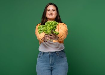 Essa hortaliça leve e rica em água é estudada pela ciência por seus nutrientes que ajudam na saúde digestiva e cardiovascular e ainda pode ser cultivada em casa