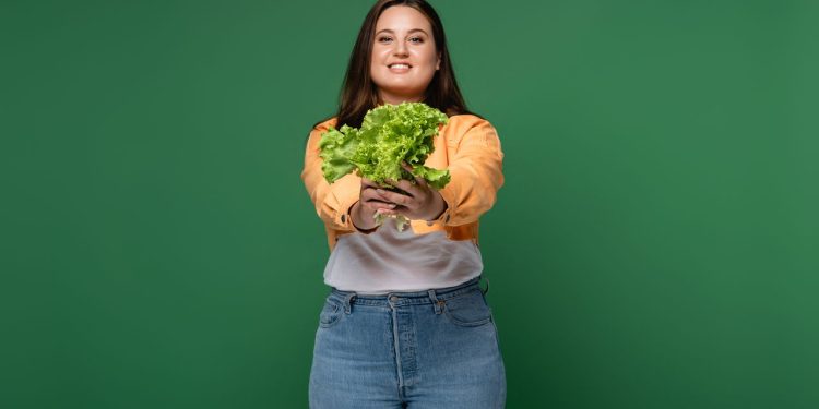 Essa hortaliça leve e rica em água é estudada pela ciência por seus nutrientes que ajudam na saúde digestiva e cardiovascular e ainda pode ser cultivada em casa