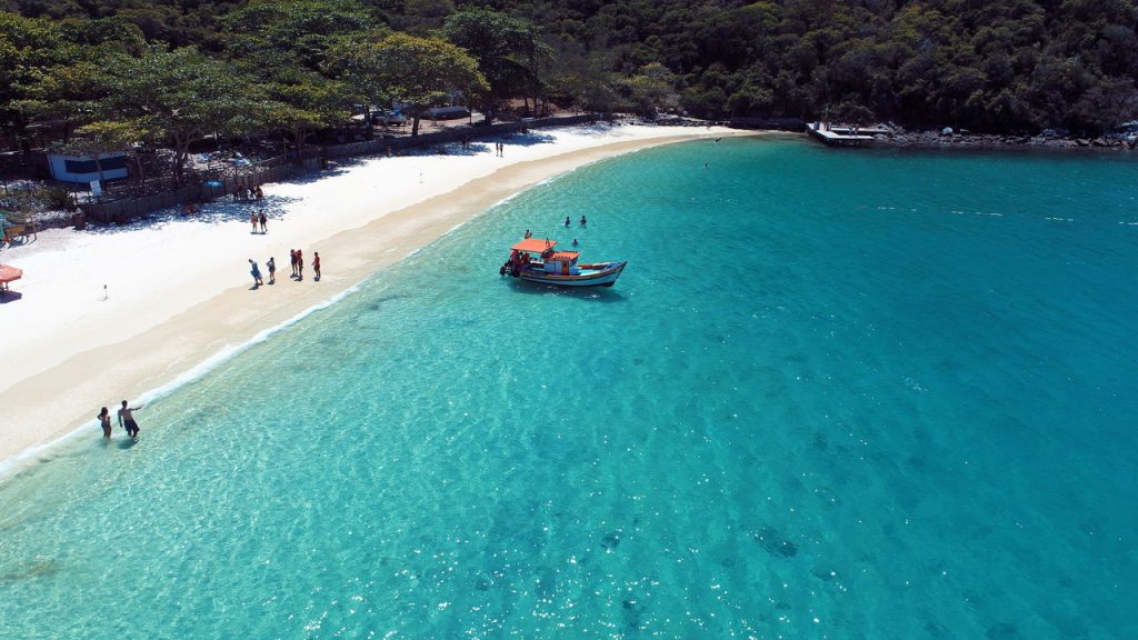 Conheça o Caribe Brasileiro no litoral do Rio de Janeiro
