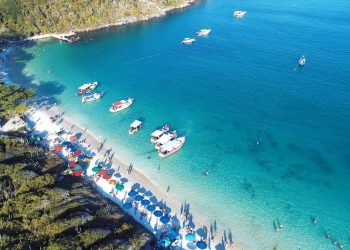 Cidade conhecida como “Caribe Brasileiro” é um paraíso de águas cristalinas que encanta mergulhadores do mundo inteiro