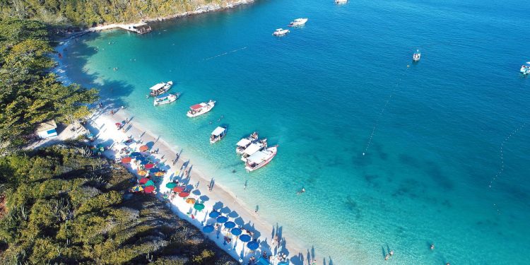Cidade conhecida como “Caribe Brasileiro” é um paraíso de águas cristalinas que encanta mergulhadores do mundo inteiro