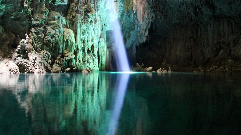 Esse destino do Brasil encanta com rios cristalinos que parecem pintados à mão, grutas impressionantes e turismo de natureza