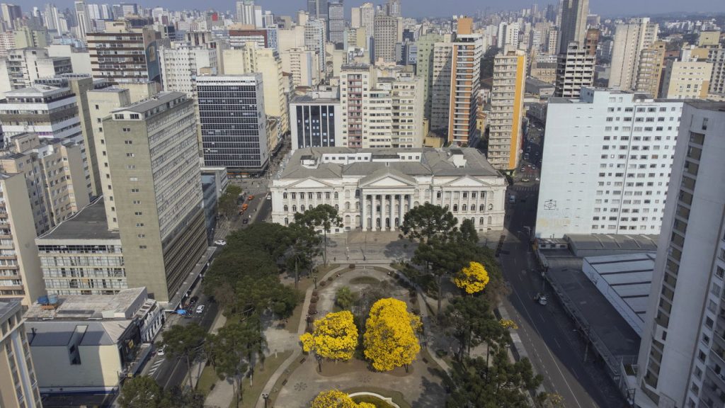 Todo brasileiro já sonhou em viver nessa cidade pela sua qualidade de vida e clima maravilhoso