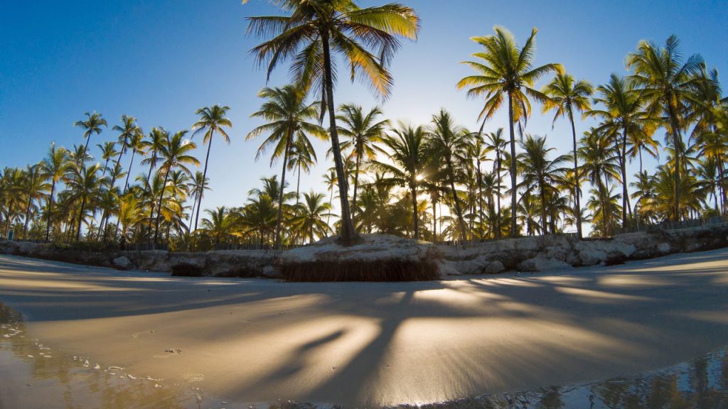 Essa cidade no litoral da Bahia encanta turistas com cenários de novela
