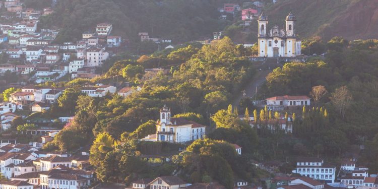 Essa cidade no interior mineiro é um museu aberto em meio às montanhas