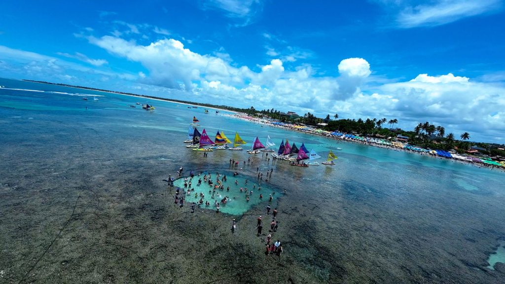 Paraíso no Nordeste revela piscinas naturais e praias que encantam viajantes do Brasil e do mundo