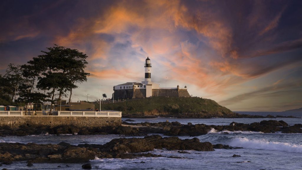 Capital baiana fascina com cultura afro-brasileira e praias exuberantes
