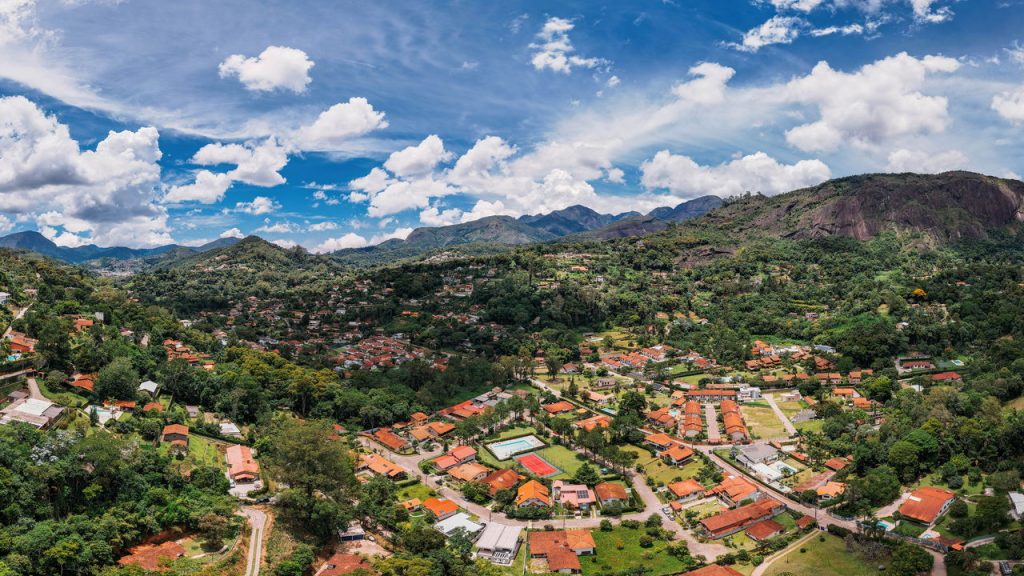 Entre montanhas e cachoeiras, essa cidade no interior do Rio de Janeiro virou refúgio de quem busca paz, beleza e qualidade de vida