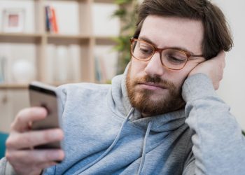 Quatro características de pessoas que levam horas para responder uma mensagem segundo a ciência
