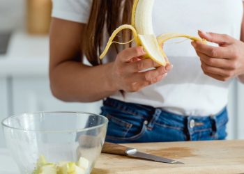 Nutricionistas estão recomendando banana à noite e o motivo impressiona
