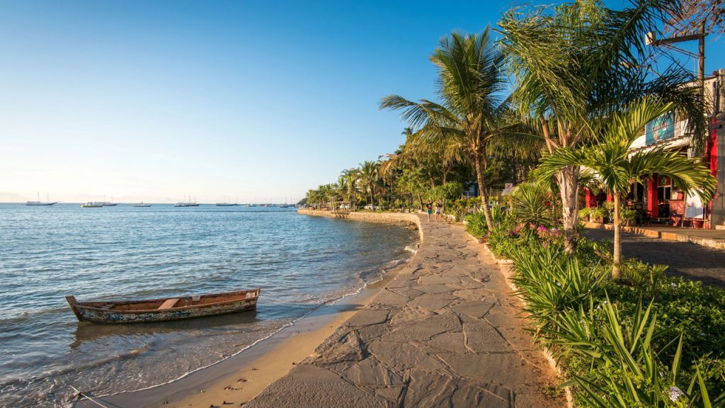 Essa cidade no litoral do Rio de Janeiro encanta com 23 praias e qualidade de vida
