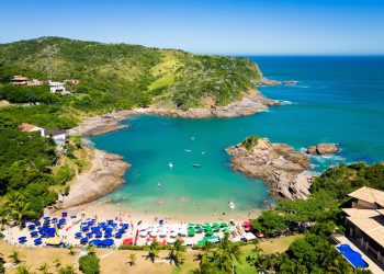 Essa cidade no litoral do Rio de Janeiro encanta com 23 praias e qualidade de vida