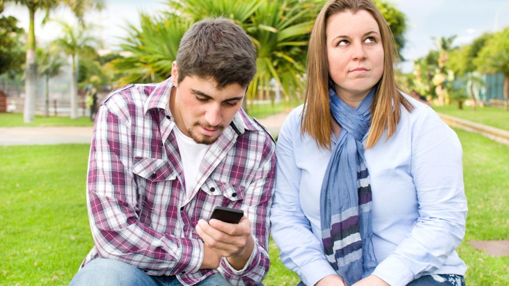 5 sinais de que seu relacionamento aberto pode estar em crise