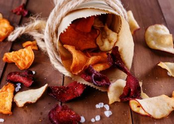 Chips de vegetais viram tendência, mas será que fazem bem à saúde?