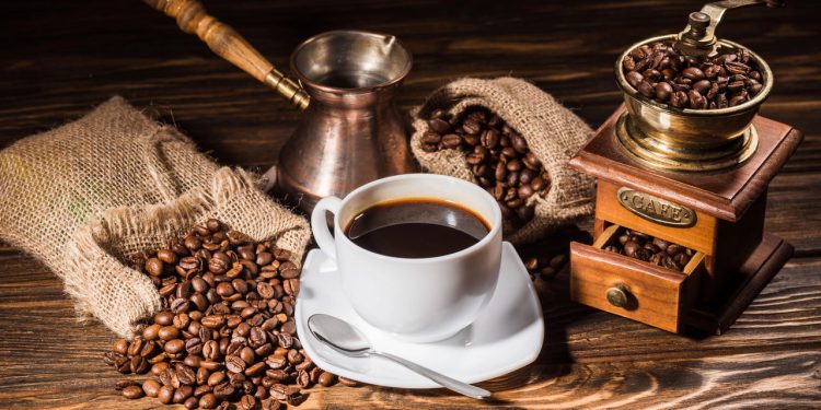 Café - Créditos: depositphotos.com / EdZbarzhyvetsky