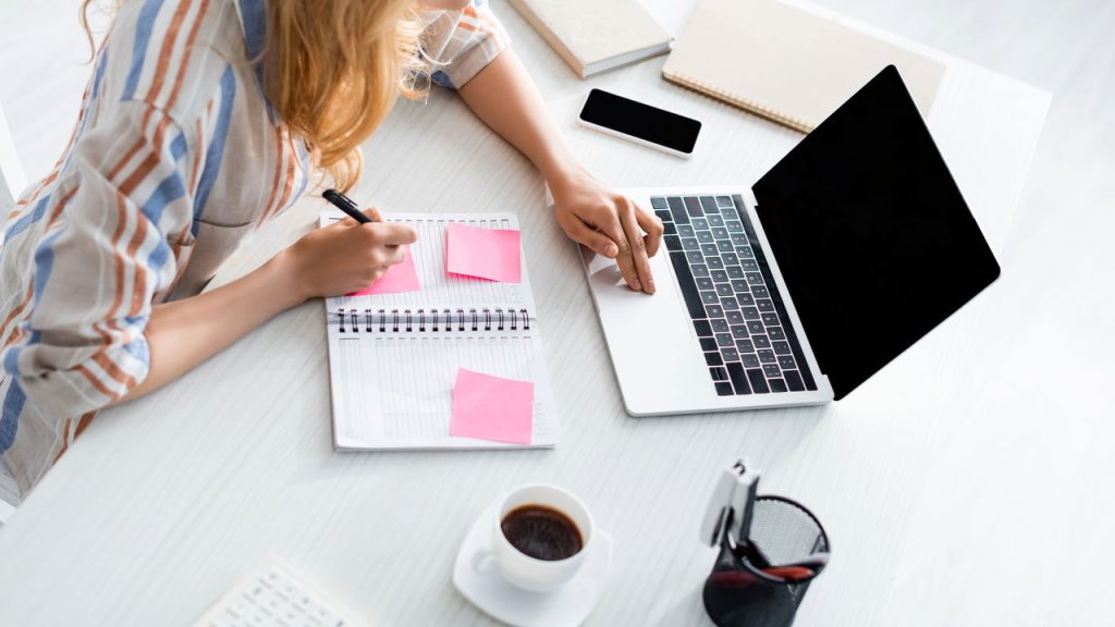 Curso gratuito de programação abre 60 vagas para jovens no Rio