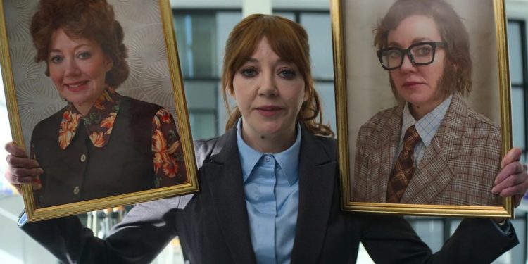 Cena do especial A Vida por Philomena Cunk (também conhecido como Cunk on Life) (2024) – Fonte: Netflix (streaming global) / Broke and Bones; BBC Studios