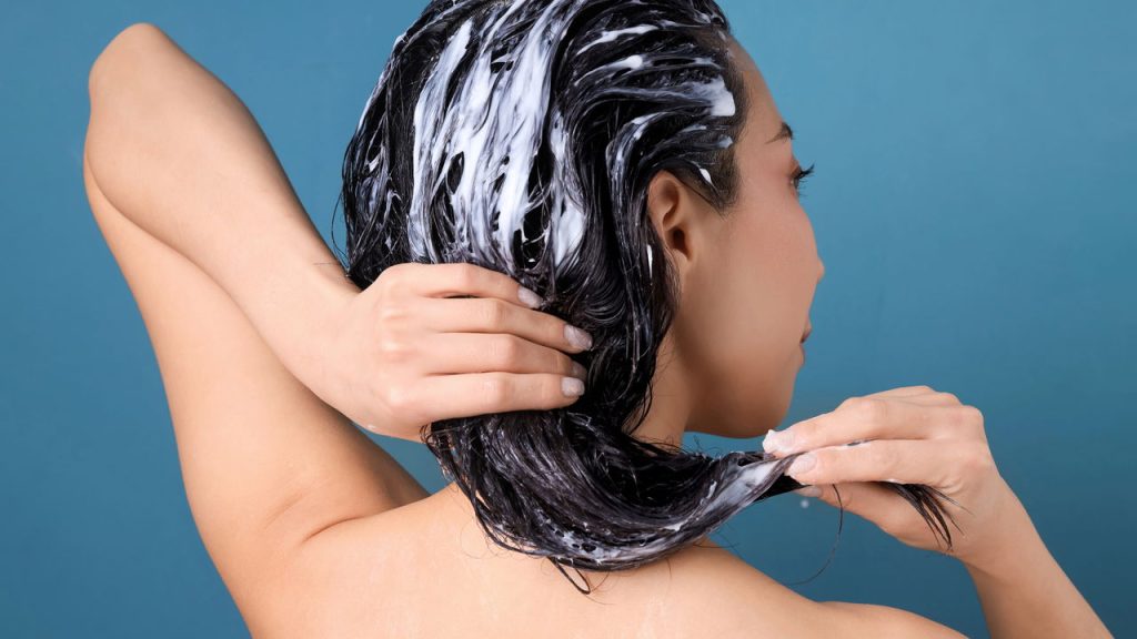 A fórmula natural que rejuvenesce e dá brilho ao cabelo