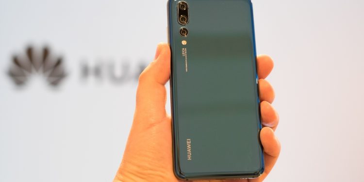 Marca famosa prepara retorno ao Brasil com smartphones dobráveis e inovadores