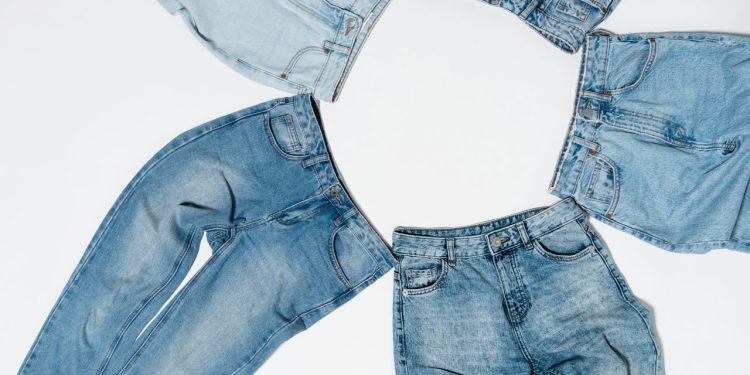 A prática mais simples e eficaz para conservar seus jeans por anos