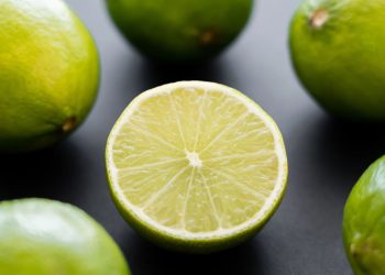 A fruta poderosa que protege o coração, fortalece a imunidade e ainda cresce fácil em casa