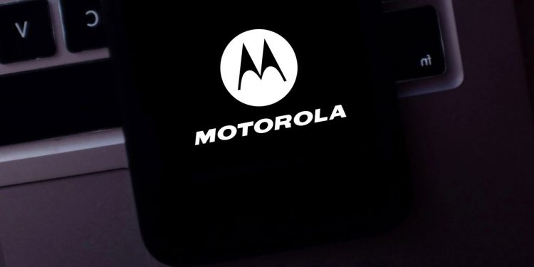 Melhores smartphones da Motorola e Xiaomi na faixa de até R$ 1.200