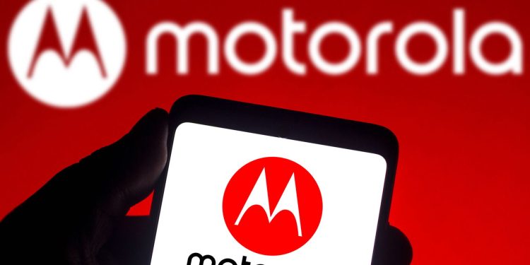 Melhores smartphones da Motorola e Xiaomi na faixa de até R$ 1.200