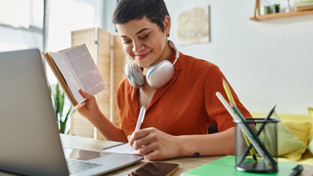 O curso mais procurado de inglês agora pode ser feito de graça e com certificado
