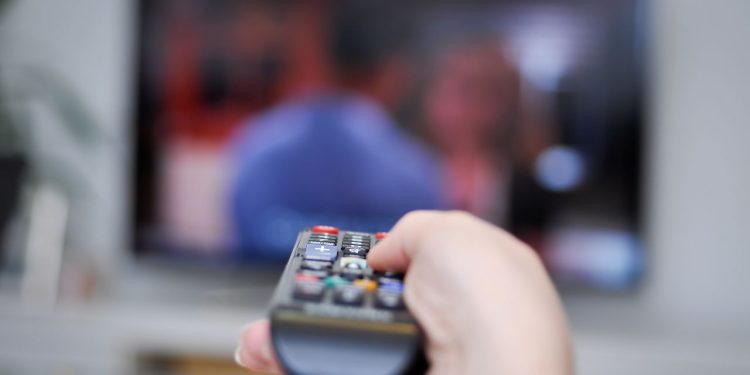 O erro mais comum com a televisão que pode colocar sua casa em risco