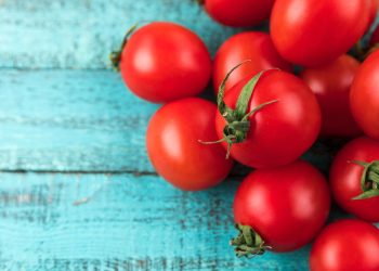 Você nunca mais vai querer comprar tomate depois de aprender isso