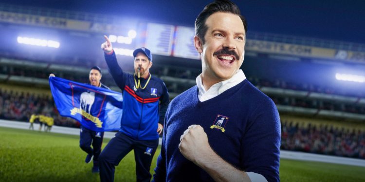 Cena da série Ted Lasso (2020) – Fonte: Apple TV+ (streaming global) / Ruby’s Tuna Inc.; Universal Television; Doozer Productions