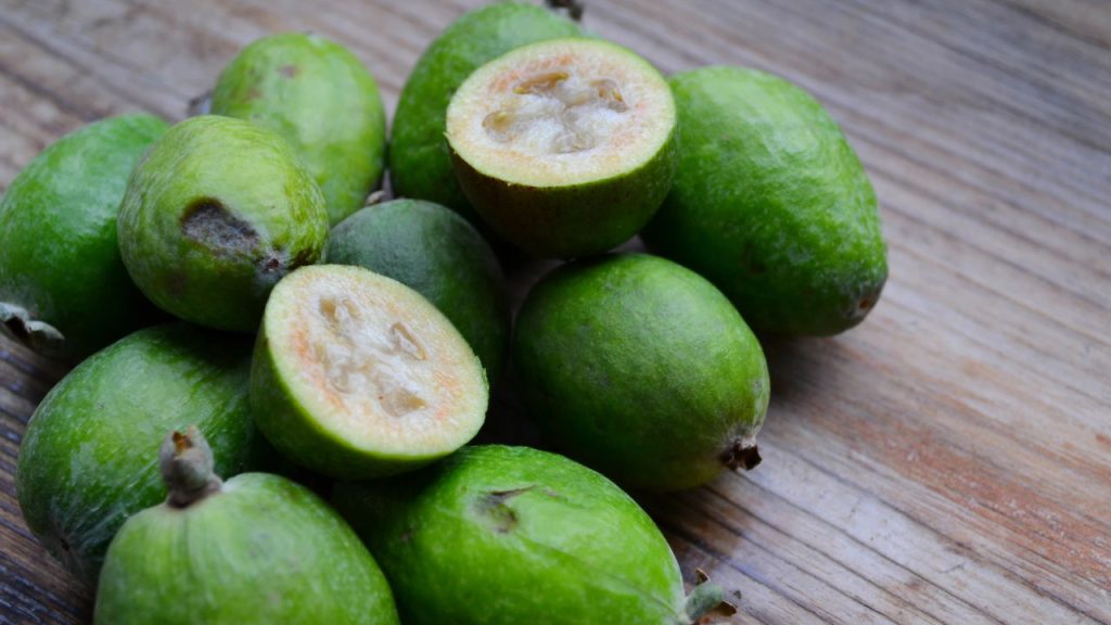 Essa fruta esquecida pode transformar sua saúde de forma natural