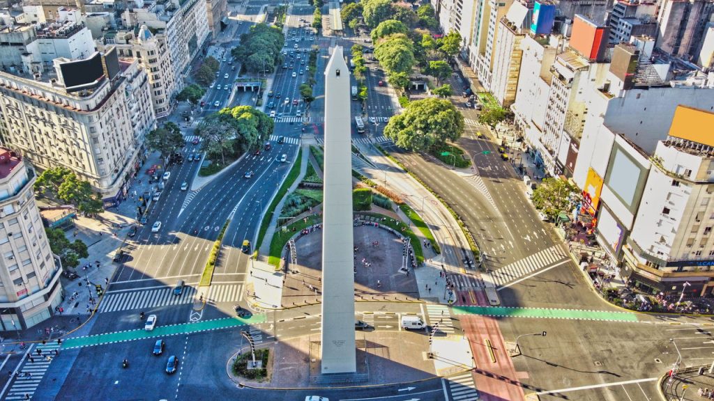 Essa cidade conquistou os brasileiros com passeios baratos, charme europeu, qualidade de vida e muita história