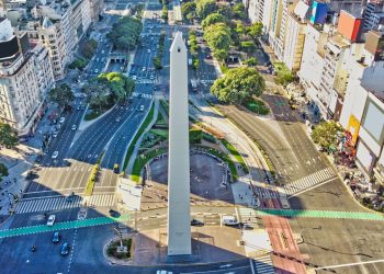 Essa cidade conquistou os brasileiros com passeios baratos, charme europeu, qualidade de vida e muita história