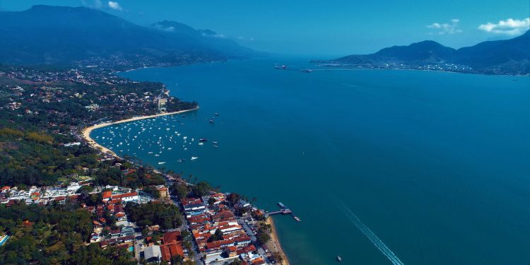 Paraíso do litoral paulista encanta visitantes com praias preservadas, aventura e qualidade de vida em meio à natureza