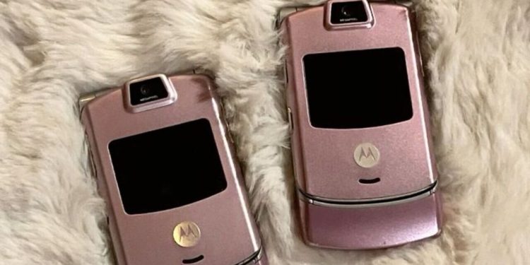 Esses celulares fizeram história nos anos 2000 e foram desejo de muitos / Foto: (Fonte/Pinterest)