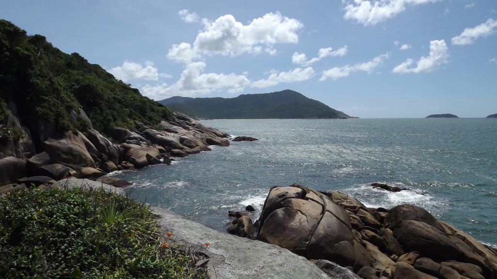 Essa joia em Santa Catarina encanta com praias deslumbrantes e áreas verdes