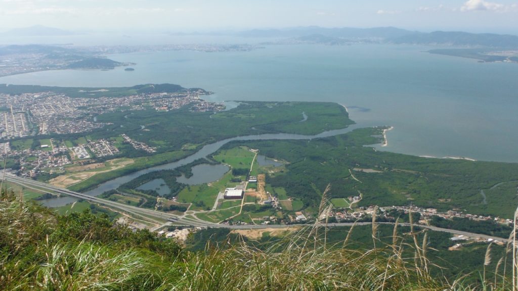 Essa joia em Santa Catarina encanta com praias deslumbrantes e áreas verdes
