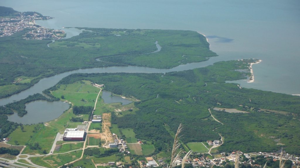 Essa joia em Santa Catarina encanta com praias deslumbrantes e áreas verdes