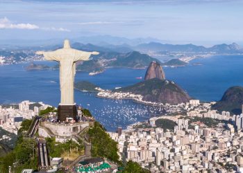O lugar que atrai visitantes o ano todo com clima tropical e vida vibrante