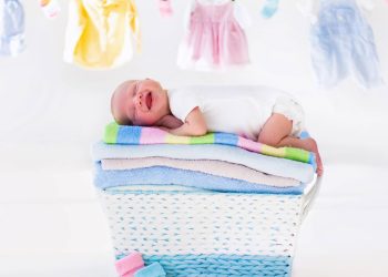 O método mais seguro e recomendado para lavar roupas de bebê
