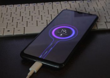 Seu celular descarrega a bateria rápido demais? Isso pode ser a solução