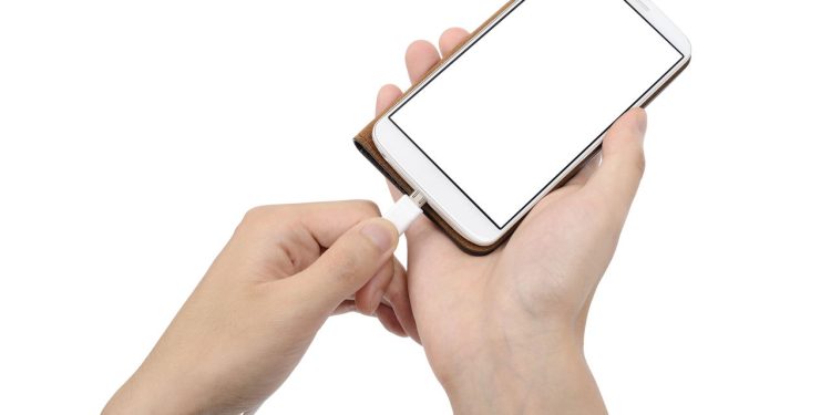 Você pode estar destruindo seu celular toda vez que carrega