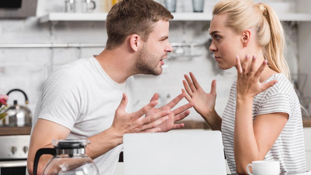 Os hábitos que parecem inofensivos, mas minam silenciosamente a convivência familiar e desgastam o relacionamento 