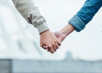 O gesto mais poderoso para curar laços quebrados segundo especialistas