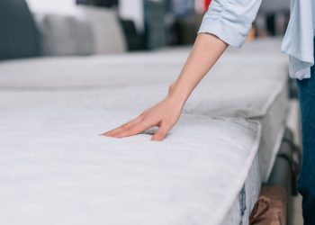 O método caseiro mais poderoso contra manchas de colchão