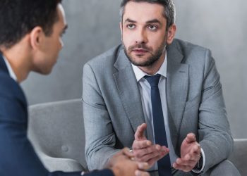 Quem evita conversas superficiais pode estar revelando algo poderoso